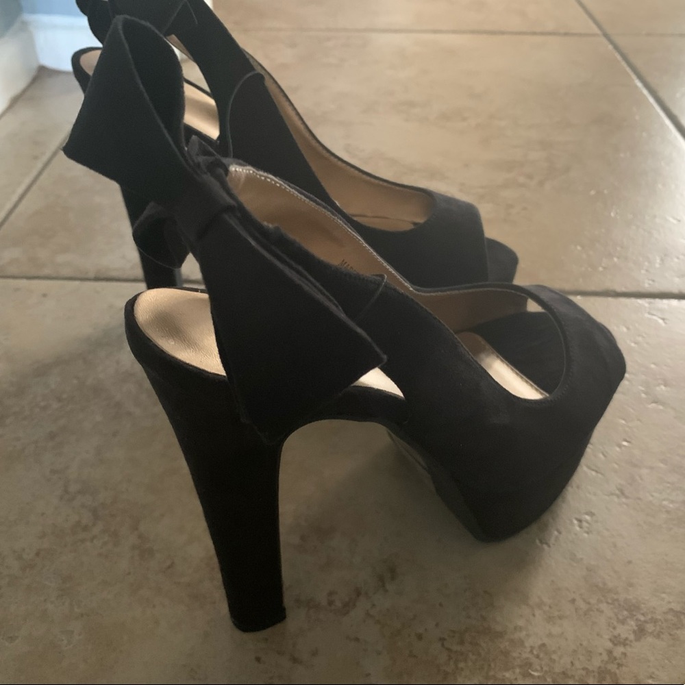 Black bow heels